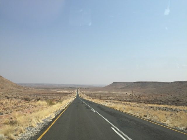 Richtung Lüderitz und Richtung Diamanten